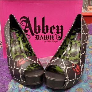 IRON FIST CROSS MY HEART PLATFORM IN BLACK SIZE 8 NWT